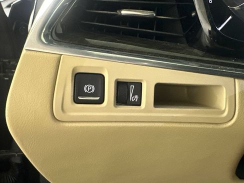 Used 2018 Cadillac XT5 FWD image 8