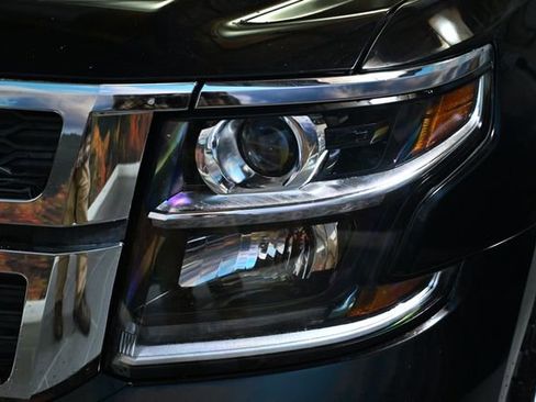 Used 2018 Chevrolet Suburban LT image 13