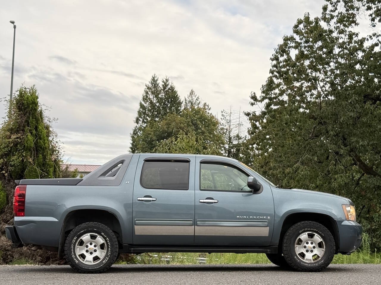 Used 2009 Chevrolet Avalanche LS AWD/4WD image 13