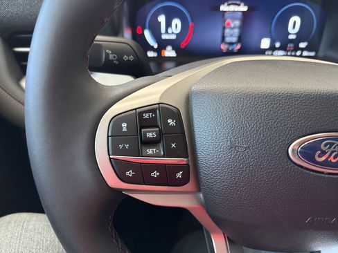 New 2025 Ford Explorer Active image 30