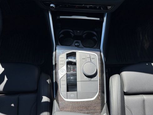 Used 2024 BMW 330i Sedan w/ Convenience Package RWD image 18