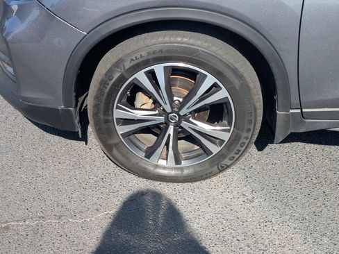 Used 2019 Nissan Rogue SV w/ Premium Package image 12