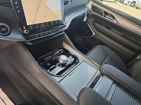 New 2026 Jeep Grand Wagoneer Limited image 27