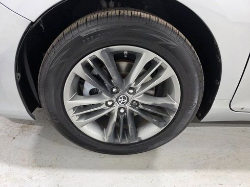 Used 2017 Toyota Camry SE image 8