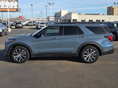Used 2025 Ford Explorer ST-Line w/ Premium Package image 2