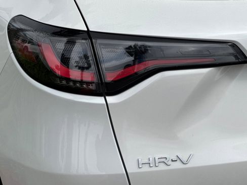Used 2025 Honda HR-V LX image 12