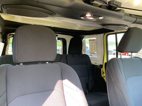 Used 2022 Jeep Wrangler Unlimited Sport AWD/4WD image 19
