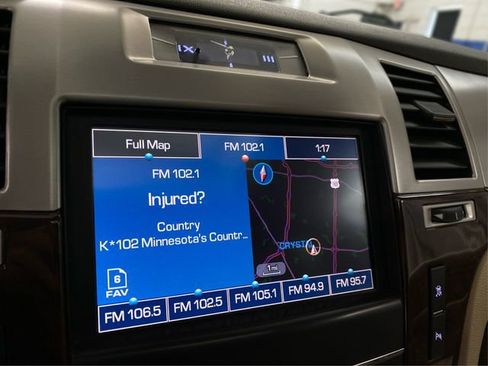 Used 2011 Cadillac Escalade Premium image 30