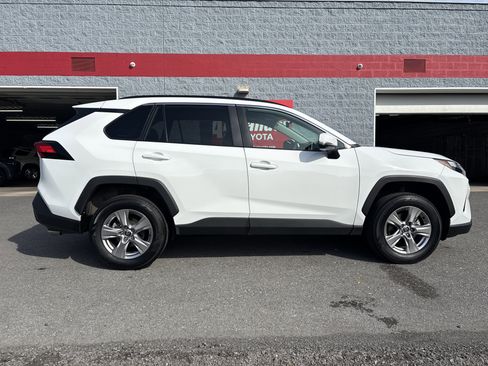 Used 2025 Toyota RAV4 XLE AWD/4WD image 2