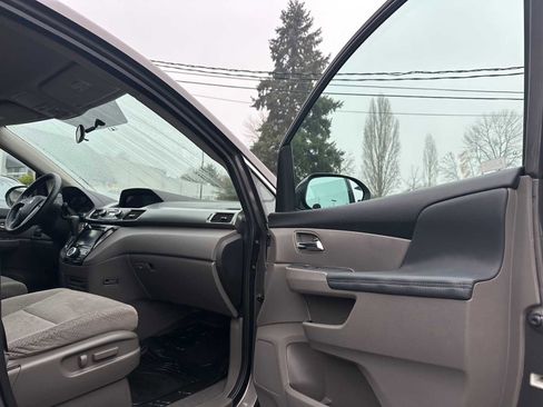 Used 2016 Honda Odyssey SE image 11