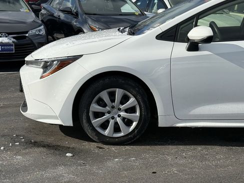 Certified 2022 Toyota Corolla LE image 2