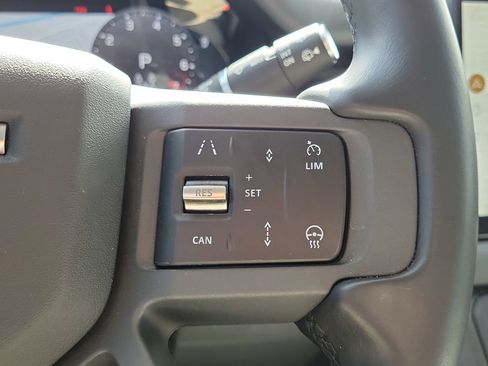 Used 2025 Land Rover Defender 130 S image 32