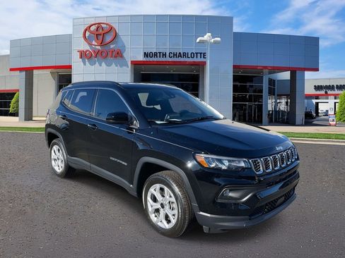 Used 2025 Jeep Compass Latitude image 1