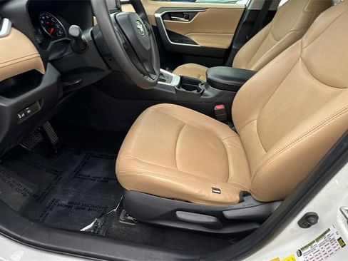 Used 2019 Toyota RAV4 XLE image 13