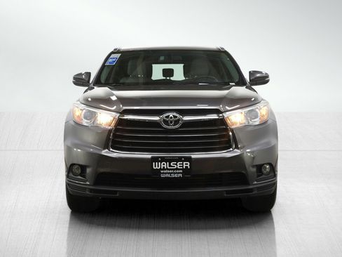 Used 2016 Toyota Highlander XLE AWD/4WD image 2