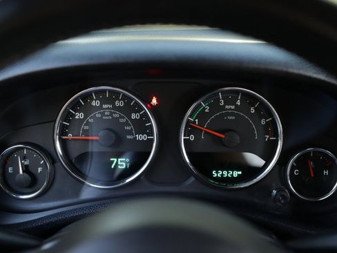 Used 2016 Jeep Wrangler Unlimited Rubicon w/ Connectivity Group image 12