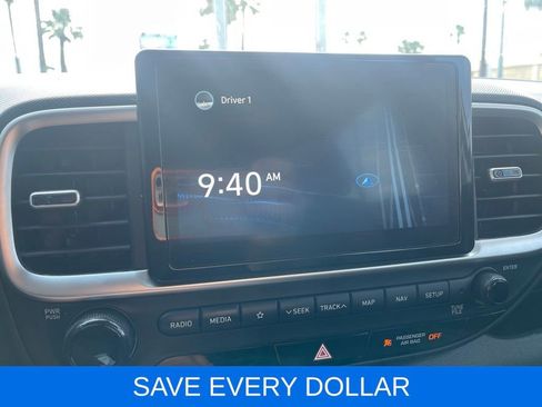 Used 2021 Hyundai Venue SEL w/ Premium Package FWD image 9