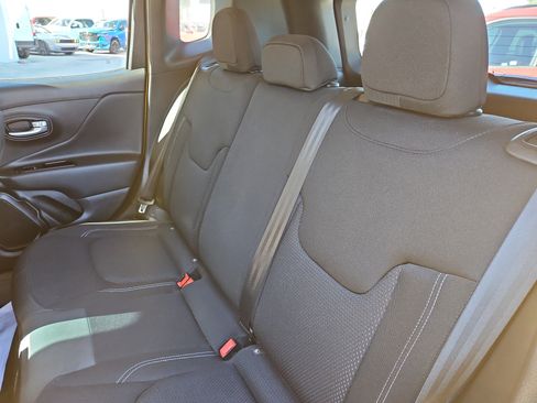 Used 2023 Jeep Renegade Latitude w/ Premium Group image 9