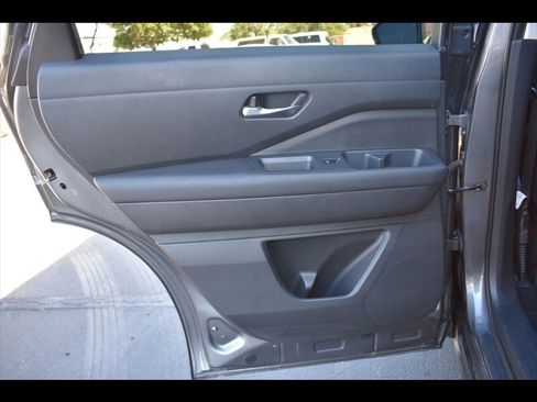 Used 2022 Nissan Pathfinder SV image 22