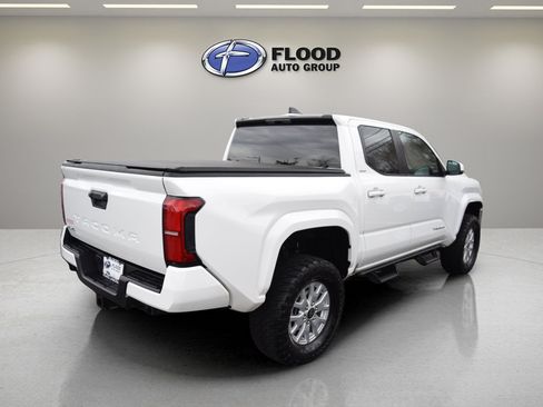 Used 2025 Toyota Tacoma SR5 AWD/4WD image 3