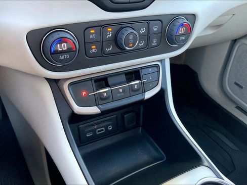 Used 2022 GMC Terrain Denali w/ Denali Premium Package AWD/4WD image 16