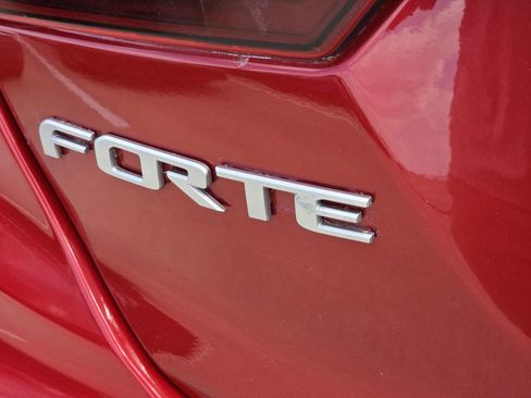 Used 2024 Kia Forte LXS FWD image 9