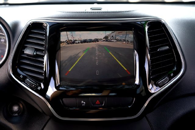 Used 2020 Jeep Cherokee Limited w/ Luxury Group FWD image 14