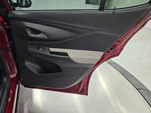 Used 2025 Buick Envista Avenir FWD image 29