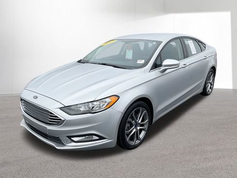 Used 2017 Ford Fusion SE w/ Equipment Group 201A image 1