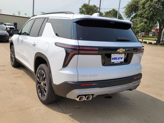 New 2026 Chevrolet Traverse LT w/ Sun and Wheel Package FWD video 3