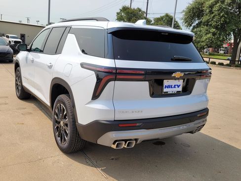 New 2026 Chevrolet Traverse LT w/ Sun and Wheel Package FWD image 3