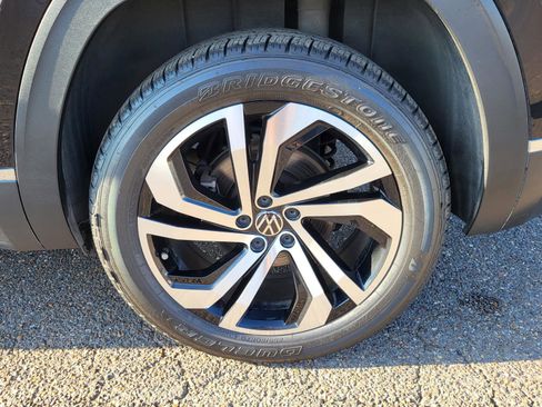 Used 2022 Volkswagen Atlas Cross Sport SEL image 32