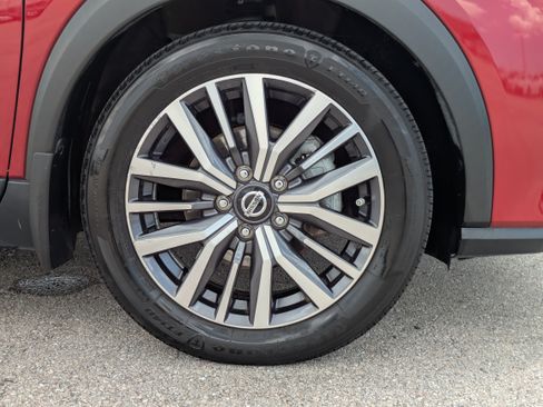 Used 2021 Nissan Kicks SR FWD image 11