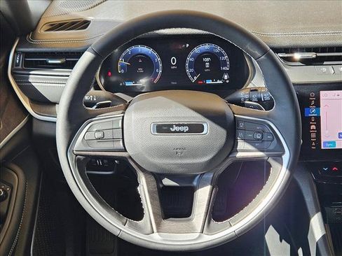New 2026 Jeep Grand Cherokee Limited AWD/4WD image 11
