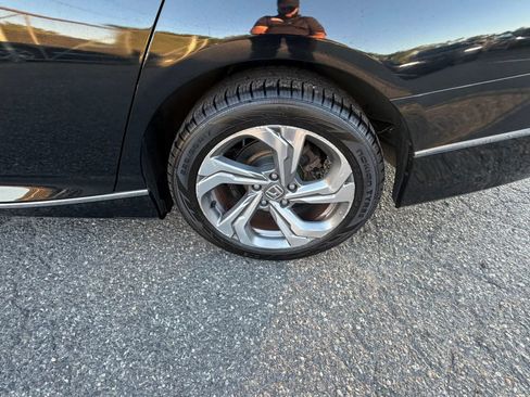 Used 2019 Honda Accord EX image 9