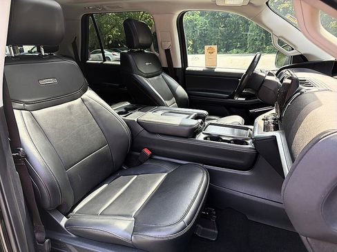 Used 2025 Ford Expedition Max Platinum AWD/4WD image 21