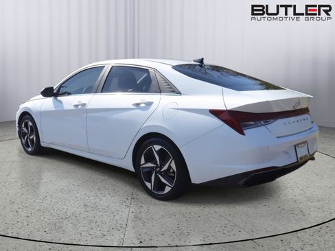 Used 2023 Hyundai Elantra Limited w/ Cargo Package image 5