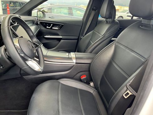 Used 2024 Mercedes-Benz GLC 300 4MATIC image 27