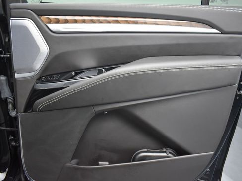 Certified 2025 Cadillac Escalade ESV Sport Platinum image 35