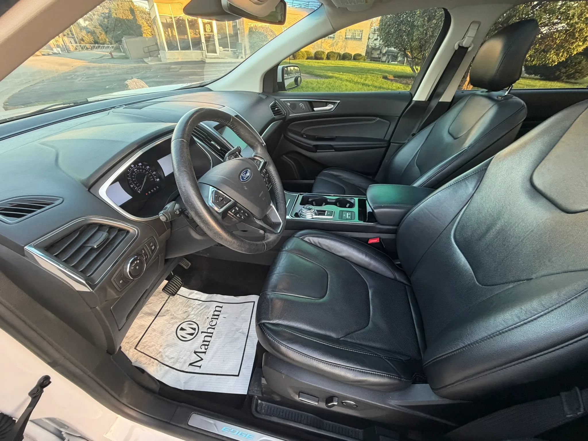 Used 2019 Ford Edge Titanium w/ Equipment Group 301A FWD image 11