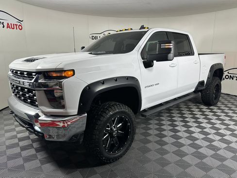 Used 2022 Chevrolet Silverado 2500 LT w/ Convenience Package AWD/4WD image 2