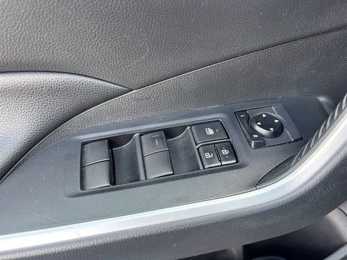 Used 2020 Toyota RAV4 LE FWD image 13