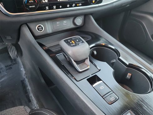 Certified 2022 Nissan Rogue SV image 22