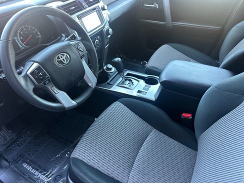 Used 2018 Toyota 4Runner SR5 AWD/4WD image 10