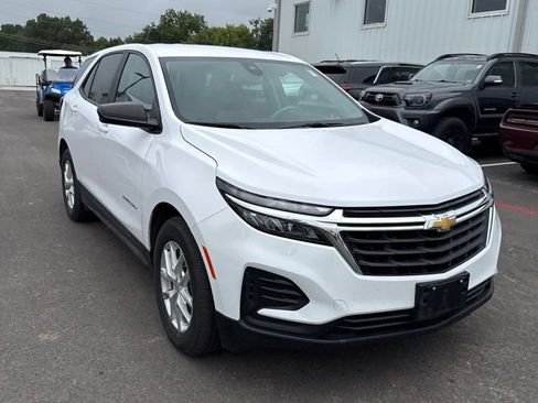 Used 2024 Chevrolet Equinox LS w/ LS Convenience Package FWD image 4