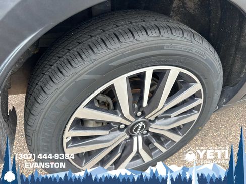 Used 2023 Nissan Kicks SR w/ Interior Electronics Package FWD image 15