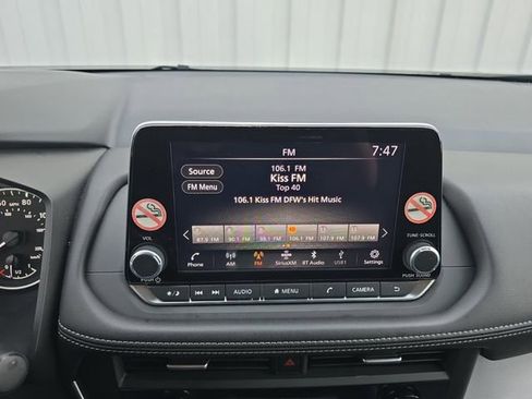 Used 2025 Nissan Rogue SV FWD image 8