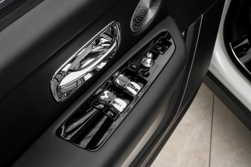Used 2022 Rolls-Royce Cullinan Black Badge AWD/4WD image 38