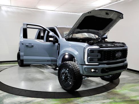 Used 2024 Ford F450 Platinum w/ FX4 Off-Road Package image 10