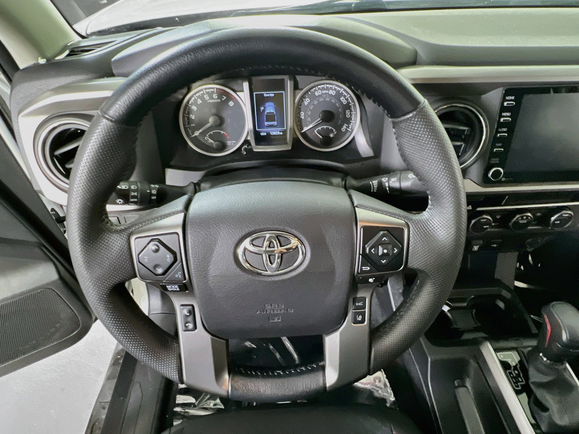 Used 2022 Toyota Tacoma SR5 AWD/4WD image 11